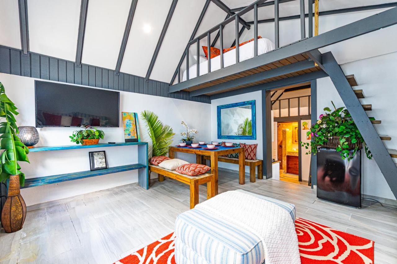 Saunders 2bd Nassau