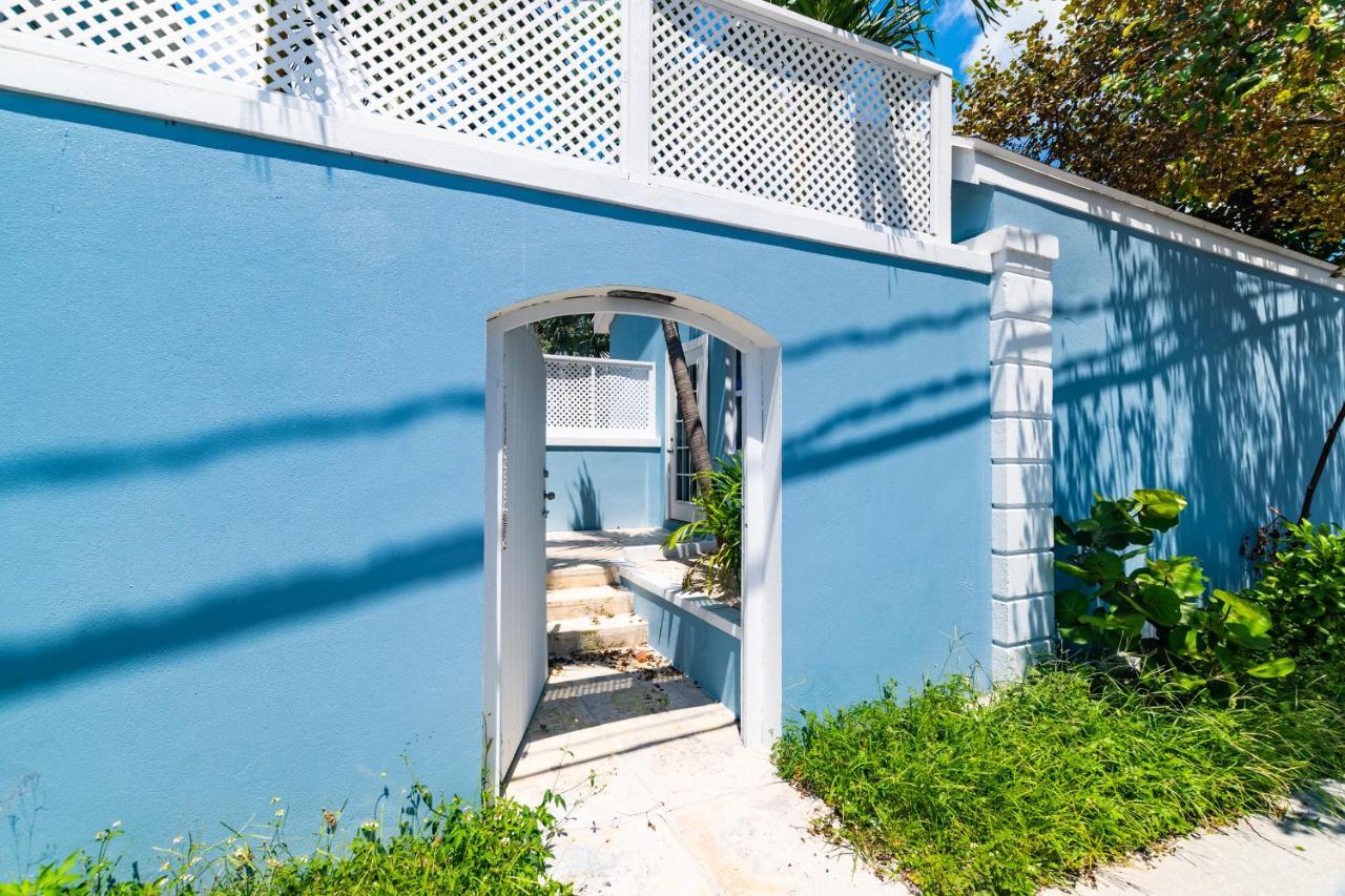 Saunders 2bd * Nassau