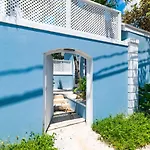 Saunders 2Bd Beach Cottage